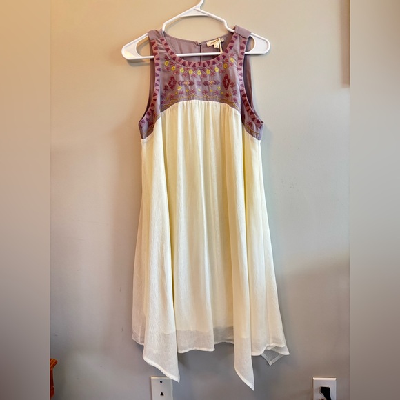 Mystree Dresses & Skirts - Mystree  Embroidered‎ Yoke Dress Crinkle Chiffon Cream Gold Lavender NWT Large